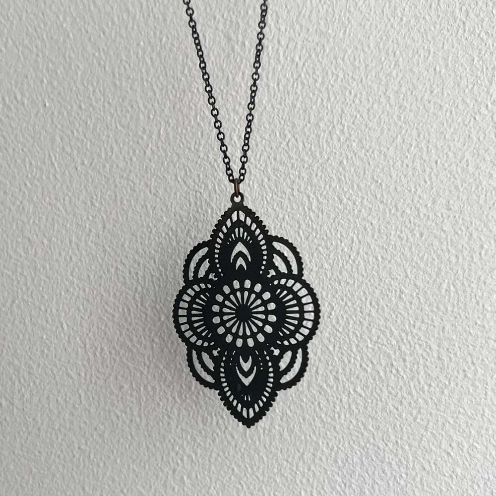 Boutique Metal Lacy Necklace